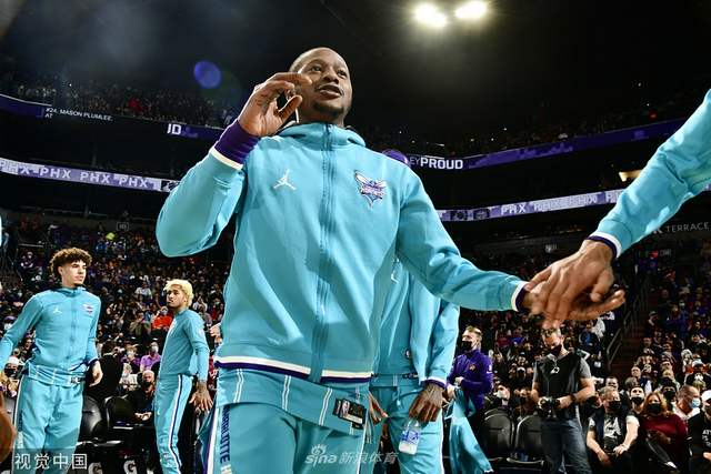 更是对他多 更是对他多