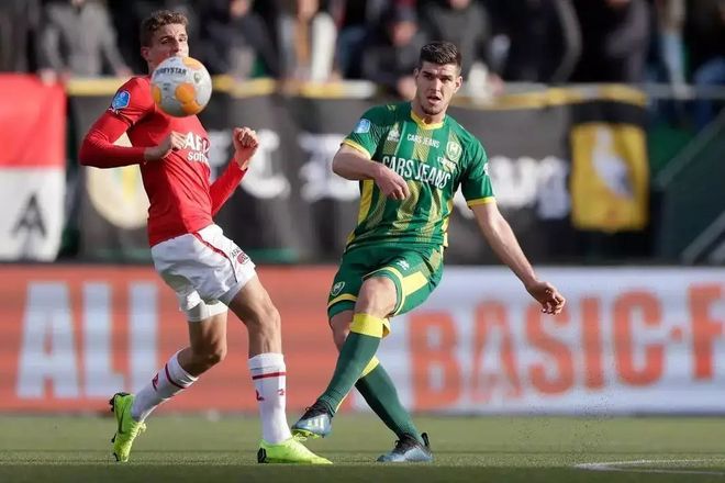 球在赛场的 球在赛场的